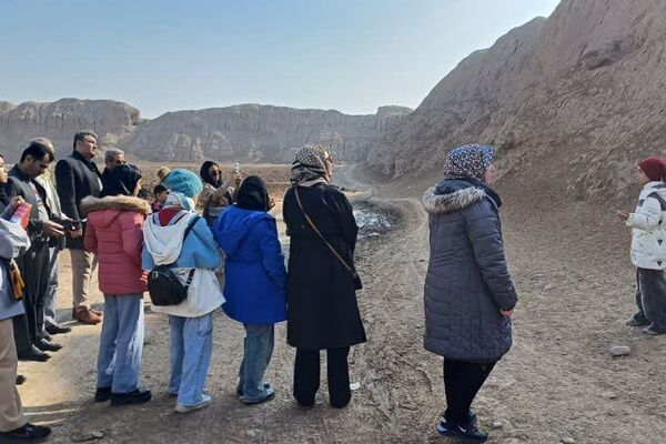 شاهنامه‌خوانی در دل تاریخ؛ بازدید فرهنگی اعضای کارگاه شاهنامه‌خوانی از قلعه ایرج پیشوا