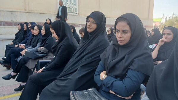نواختن زنگ استانی مهر، ایثار و مقاومت در مدرسه نمونه دولتی ۹ دی به مناسبت آغاز سال تحصیلی و هفته دفاع مقدس