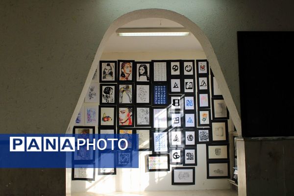 نمایشگاه آثار هنرجویان هنرستان فنی‌وحرفه‌ای دخترانه آفرینش پردیس