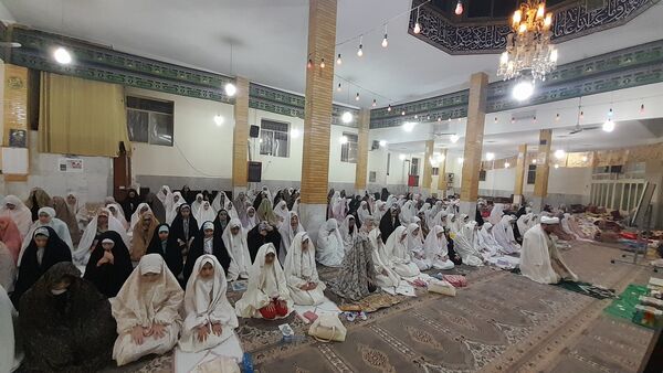 لحظات نورانی اعتکاف و نماز جماعت در مسجد امام حسن عسگری(ع)