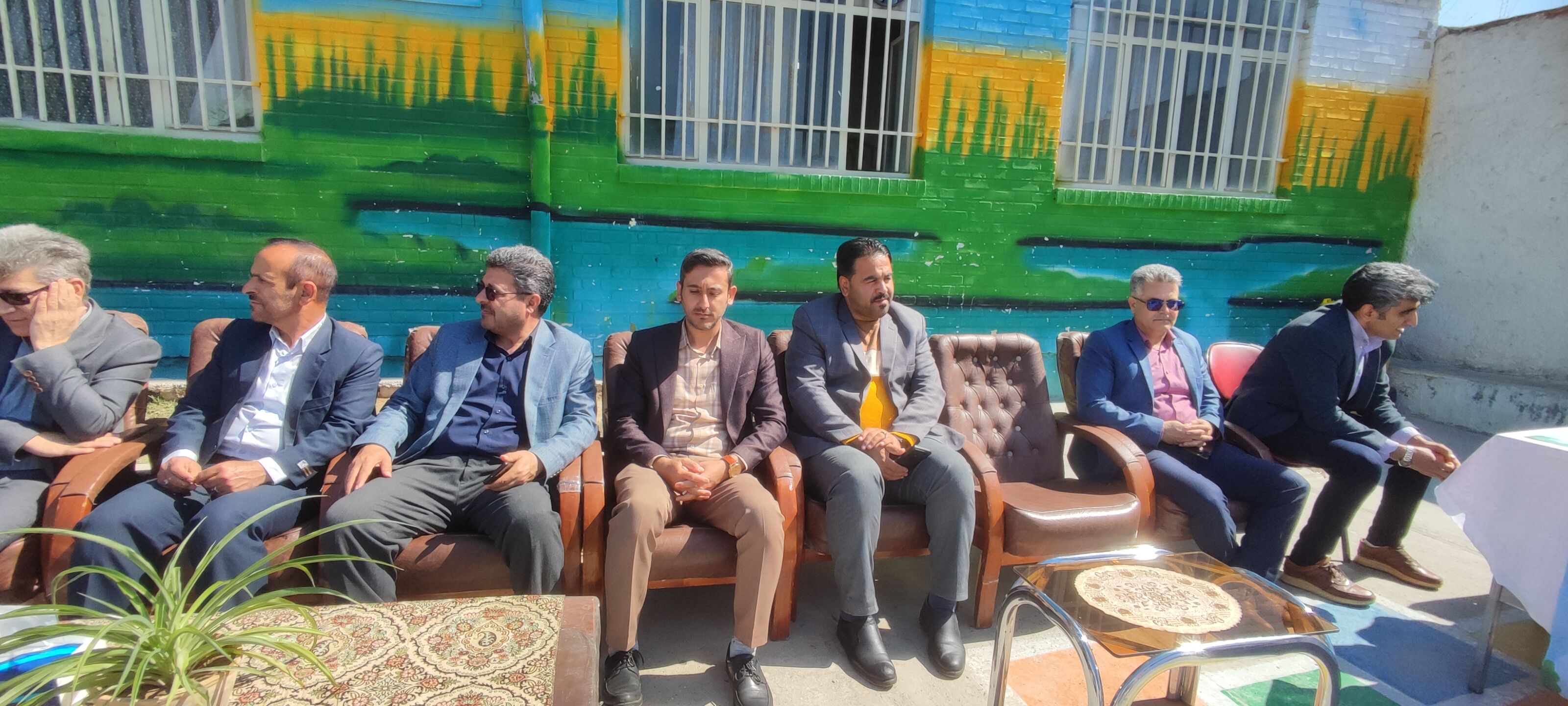 نواختن زنگ سلامت در مدرسه دخترانه ضحی ۱ شهرستان شیروان