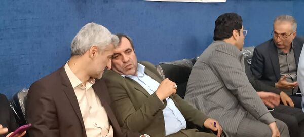 برپایی میز خدمت ادارات در مصلای نماز جمعه شهرستان محمودآباد