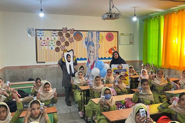حمایت از سلامت دندان دانش‌آموزان ملاردی با اجرای طرح وارنیش فلوراید تراپی