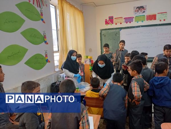 اجرای طرح وارنیش فلوراید در دبستان شهید پسندیده فدافن 