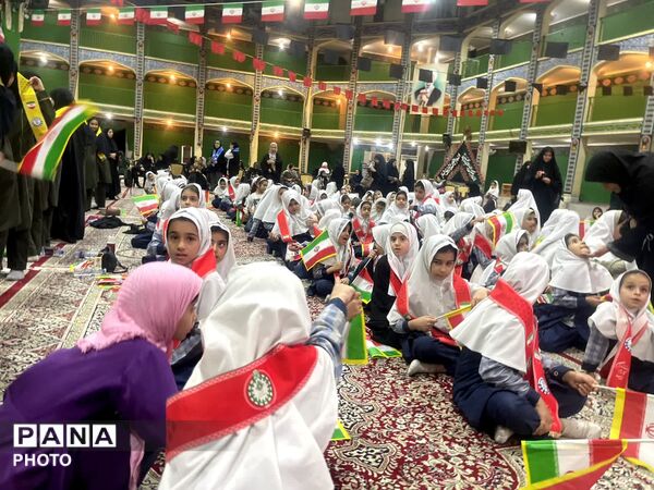جلوه‌‌ای دیدنی از شور دانش‌‌آموزان در برنامه سالروز تاسیس سازمان دانش آموزی در یزد