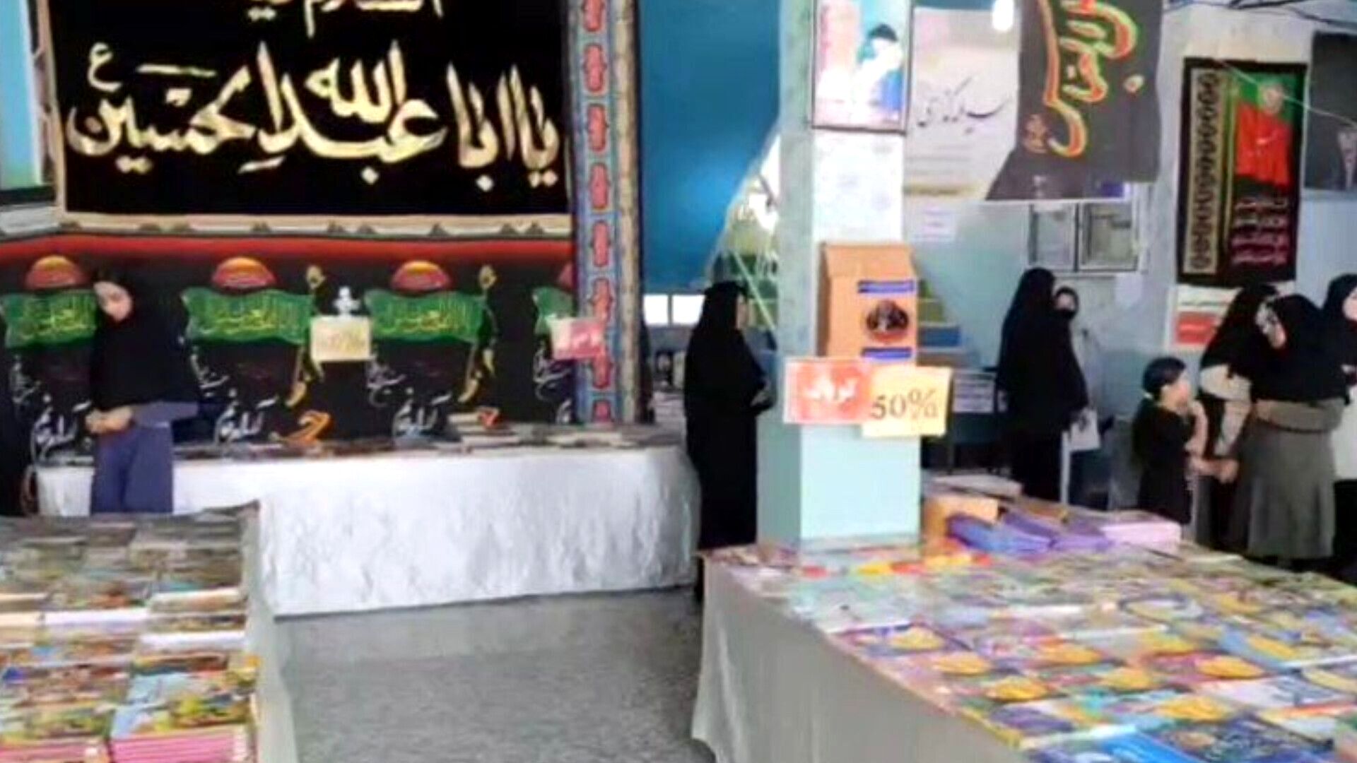 برگزاری نمایشگاه کتاب در دبیرستان هئیت و منایی خیلج فارسِ نورآباد لرستان