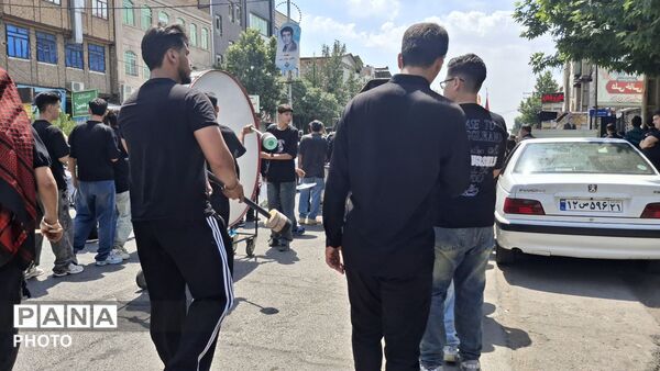 آیین عزاداری صبح تاسوعا در هیئت علی‌اکبر با حضور دانش‌آموزان