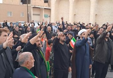 پنجره ای متفاوت به تجمع مردم انقلابی زارچ