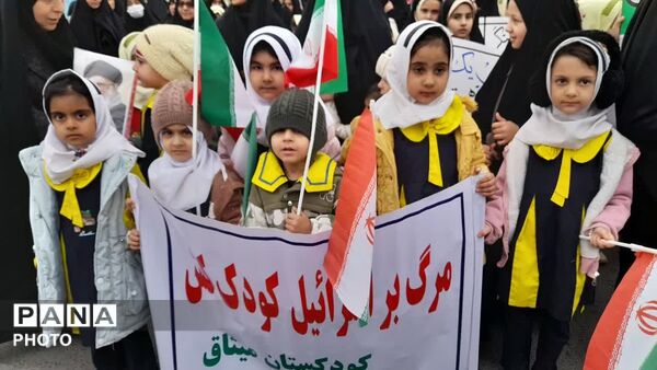 قیام معلمان و دانش‌آموزان شهرستان جعفرآباد برای خونخواهی امام شهید