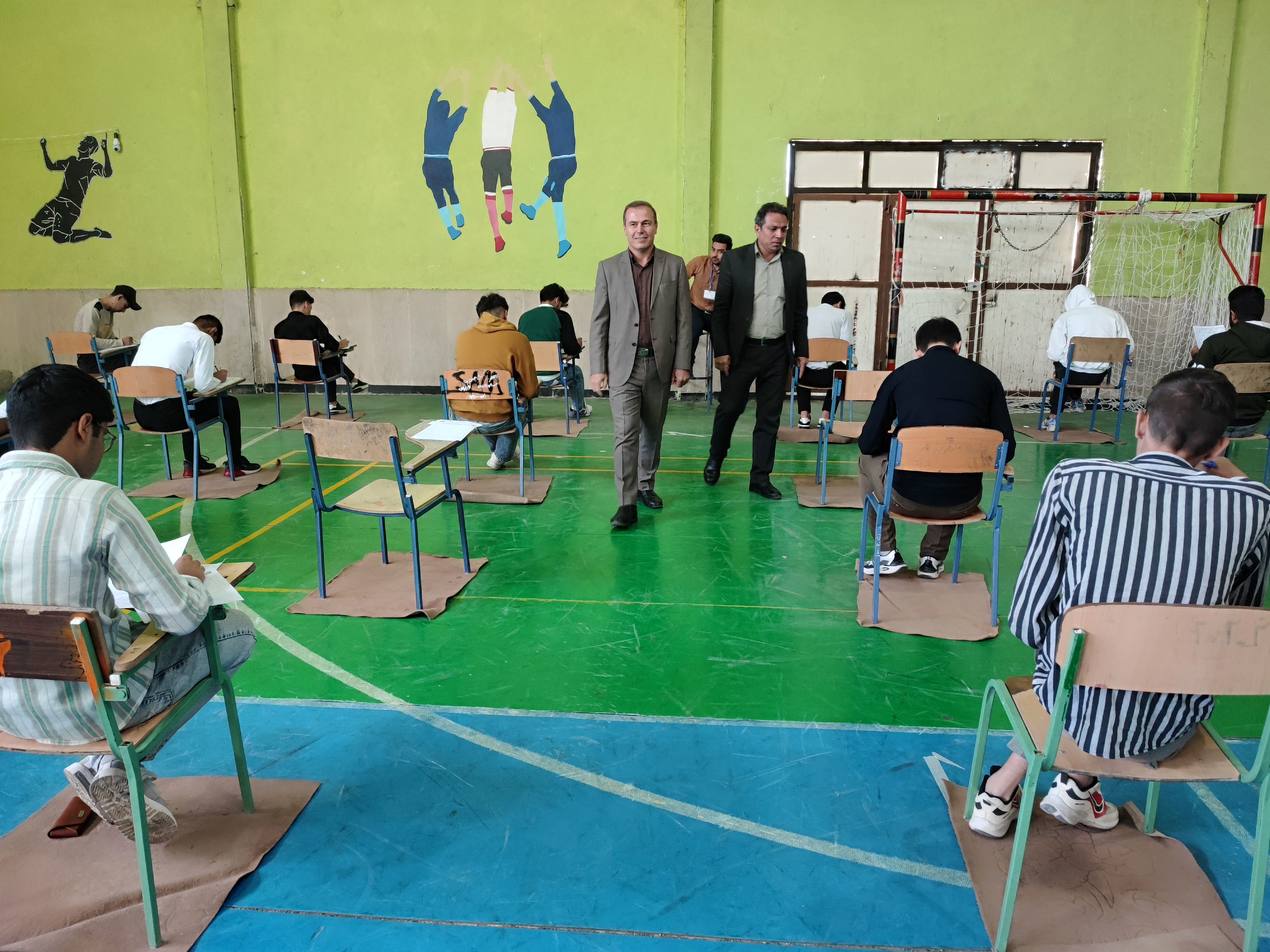 بازدید مدیر آموزش و پرورش مانه و سملقان از حوزه‌های امتحانات نهایی