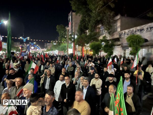 قرائت دعای توسل در هفتاد و سومین شب تجمع مردمی در ساوجبلاغ 