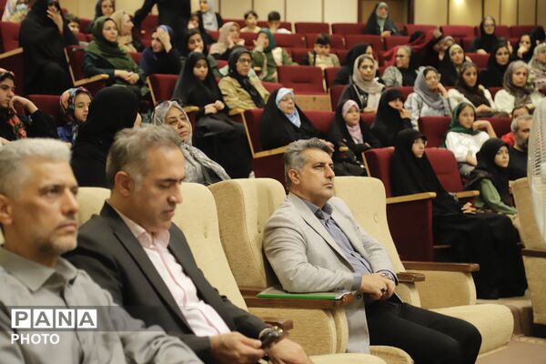  جشنواره «آینه عشق» در دبیرستان شاهد شهدای هفتم تیر 