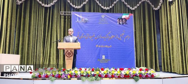 آیین تجلیل از معلمان برگزیده مدارس غیردولتی استان قم