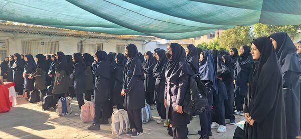 برگزاری جشن عاطفه ها در دبیرستان فرزانگان دوره ی اول 