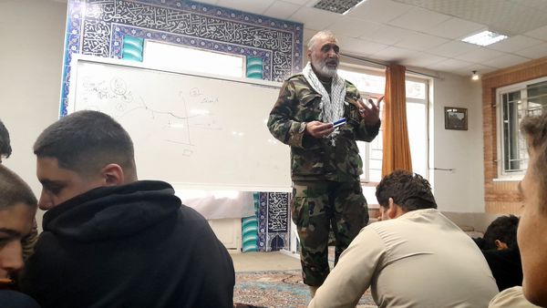 برگزاری جلسه درس آمادگی دفاعی نهم در مدرسه ابوریحان بیرونی شیفت صبح نیشابور
