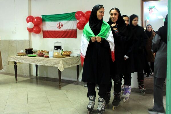  آیین افتتاح جشنواره ماها و ایران‌مون در دبیرستان خدیجه کبری پردیس 