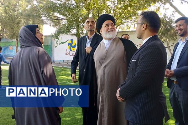 برگزاری جشن شکوفه‌های کلاس اولی دربهارستان‌دو