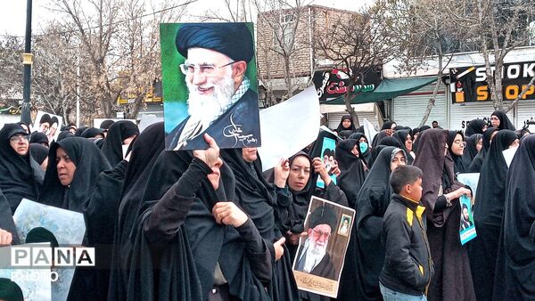اجتماع مردم شهید پرور شهرستان فاروج در میدان رضوی در پی شهادت آیت الله العظمی امام خامنه‌ای (رضوان الله تعالی علیه) 