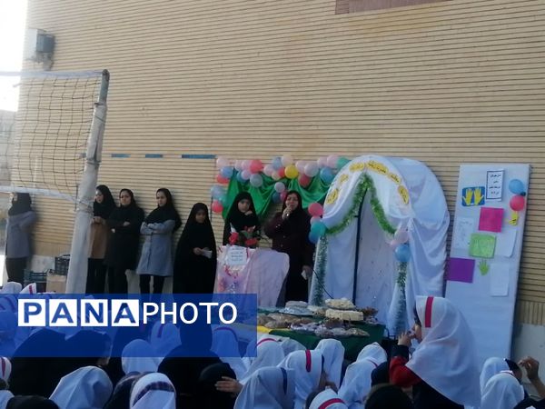 جشن ولادت حضرت زینب(س) و بزرگداشت روز پرستار در دبستان تکتم