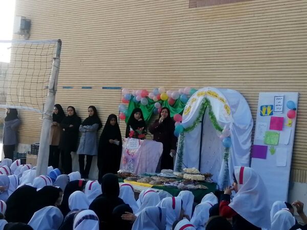 جشن ولادت حضرت زینب(س) و بزرگداشت روز پرستار در دبستان تکتم