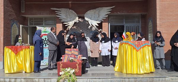 گرامیداشت روز آزمایشگاه با حضور دانش‌آموزان مقام آور دبیرستان فرزانگان ۴(قدسیه علوی)
