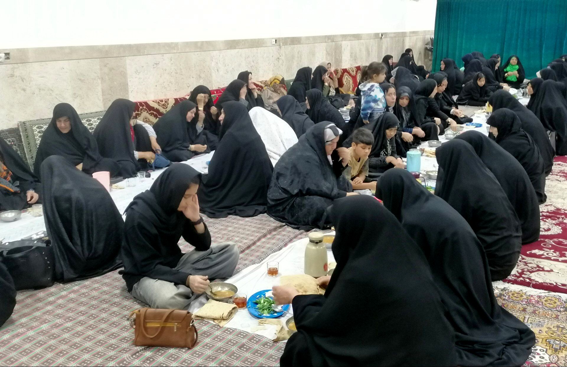 ضیافت افطار در امامزاده سید قاسم روستا ارغا خلیل آباد