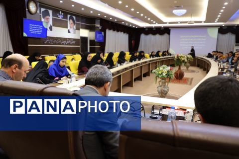 دیدار معاون وزیر آموزش و پرورش با تشکل‌های دانش‌آموزی در تبریز