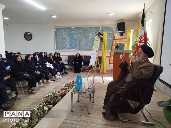 جلسه گفتمان دینی در دبیرستان نمونه وکیلی ۱۰