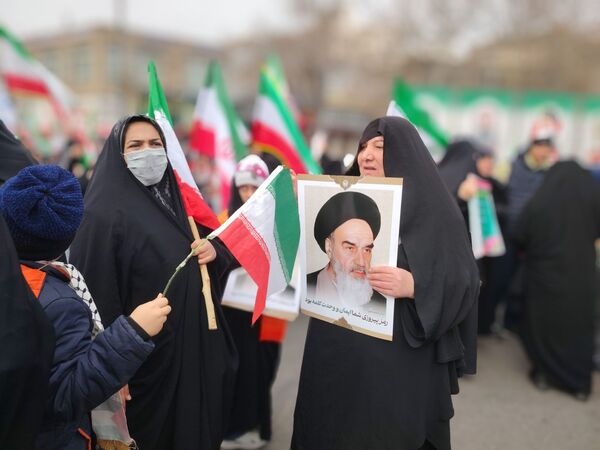 تولد ۴۷ساله‌گی انقلاب ایران در خیابان پانزده خرداد