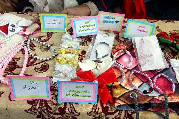 از سنت تا خلاقیت، برگزاری نمایشگاه صنایع دستی یلدا در دبیرستان توحید یک
