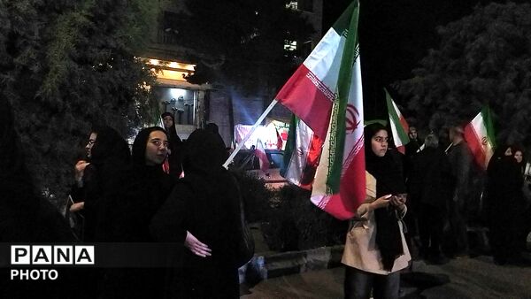 تا پای جان پای رهبرمون هستیم 