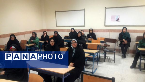 جلسه هدایت تحصیلی دبیرستان دخترانه حضرت زینب(س) کاشمر