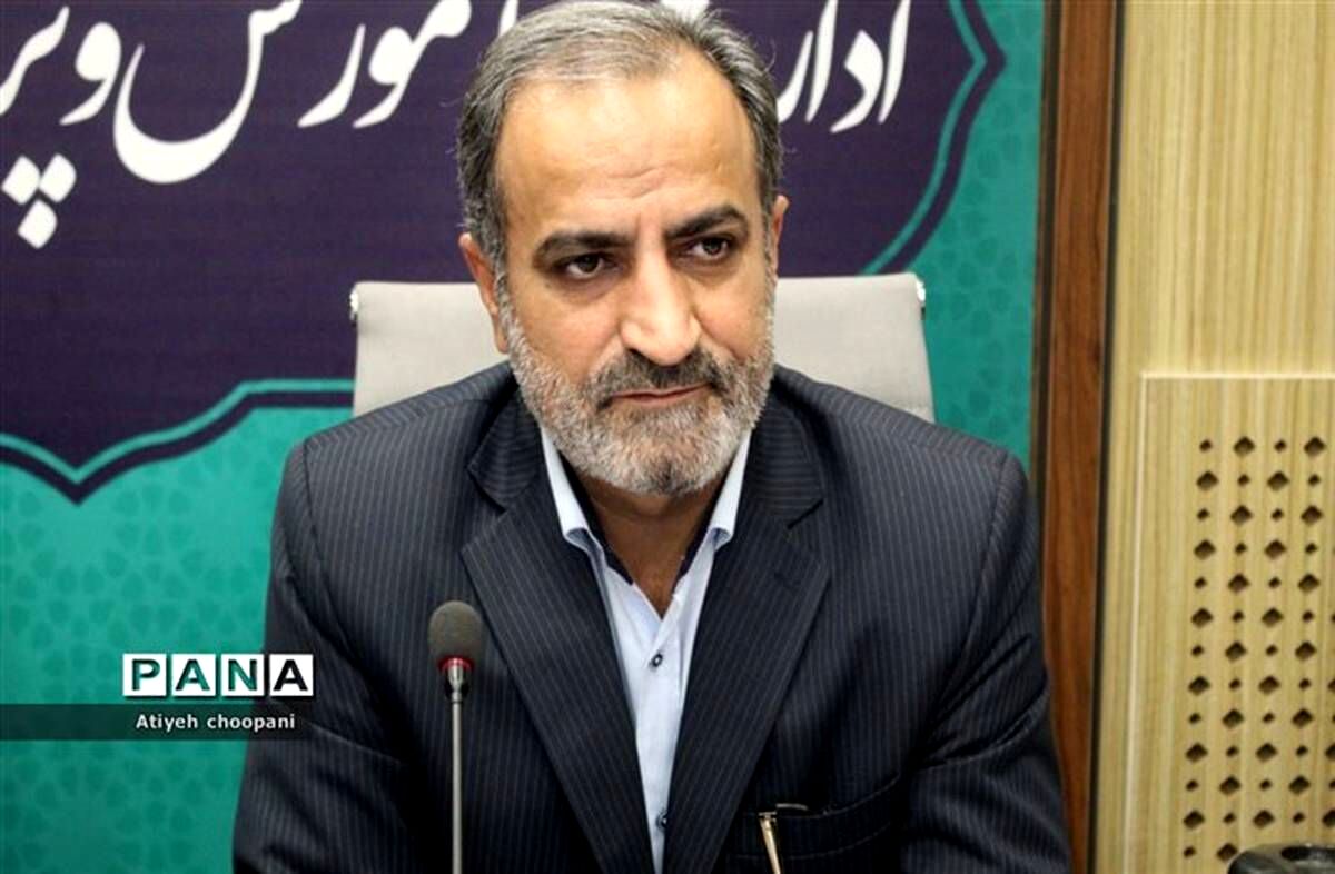 معلم مرجع قدرت و الگوی نقش‌آفرینی و خدمت است
