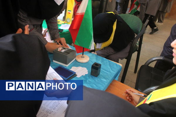 انتخابات شورای دانش‌آموزی دبیرستان رضوان بوشهر