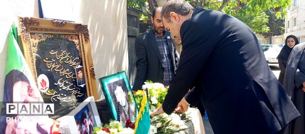 معلم شهید، آبروی محله 