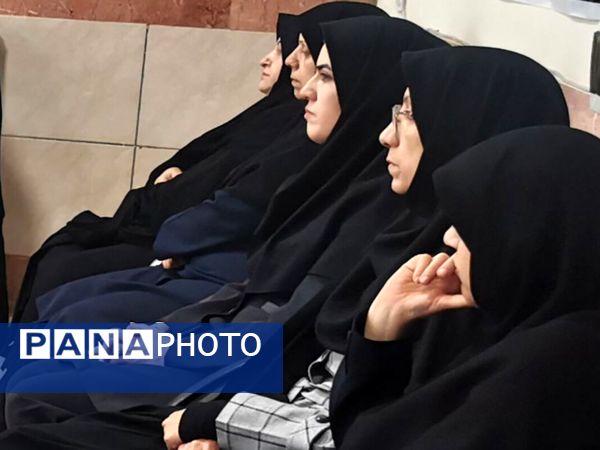 بازدید معاون آموزش متوسطه خراسان رضوی از کارگاه کامپیوتر دبیرستان زینب کاشمر