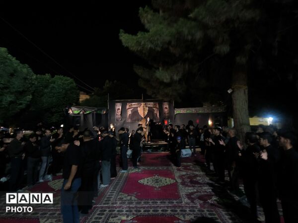 مراسم عزاداری در شب عاشورای حسینی
