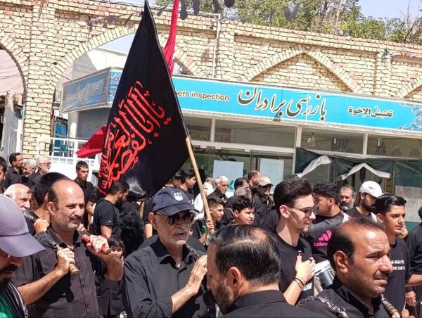 اقامه عزا و نوحه خوانی در صحن آستان مقدس حضرت سلطانعلی(ع) 