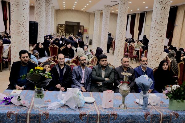 جشن فارغ‌التحصیلی دانش‌آموزان دختر بروجنی