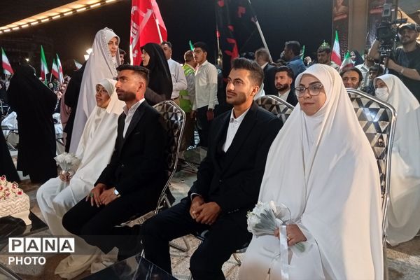 جشن ازدواج ۱۴ زوج جوان در میدان معلم شیراز