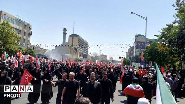 تهران در سوگ؛ خیابان‌ها لبریز از حضور مردم