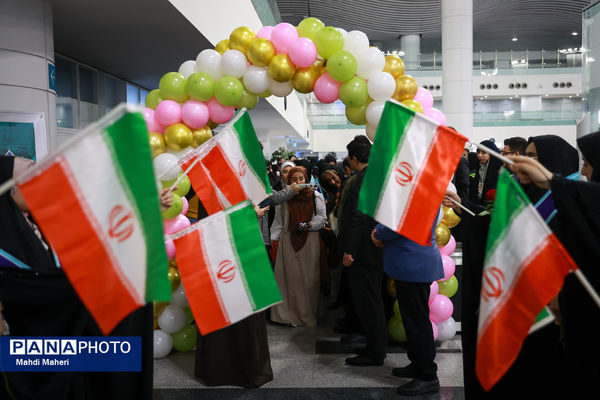 بدرقه آخرین کاروان دانش‌آموزان عمره‌گزار از ایستگاه پروازی تهران