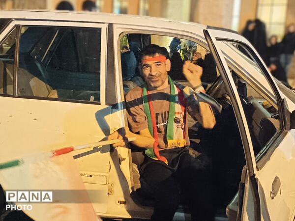 حسینیه امام خامنه ای(ره)به وسعت ایران،در شب صد و بیست و هفتم