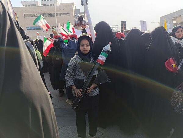 راهپیمایی روز دانش آموز و مبارزه با استکبار در مشهد 