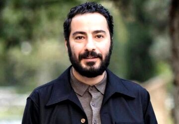 نوید محمدزاده روی صحنه می‌رود