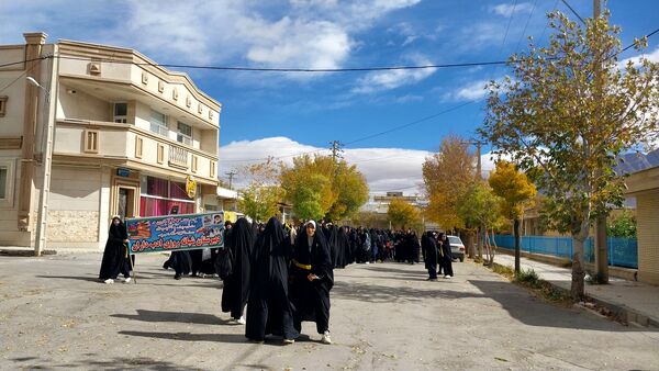 حضور پرشور دانش‌آموزان فریدنی در راهپیمایی 13 آبان
