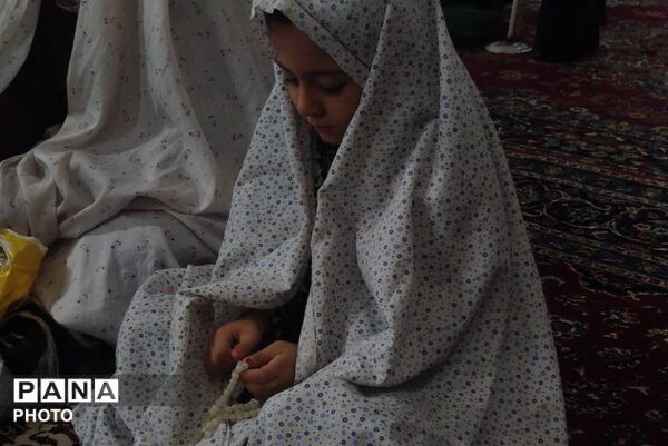 دانش‌آموزان بهارستان؛ جلوه‌گر پیوند مدرسه با معنویت در نماز جمعه