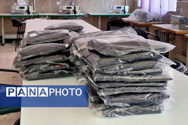 هنرستانی‌ها در نقش تولید کننده، دوخت لباس فرم دانش‌آموزان به دست هنرستانی‌های قدس
