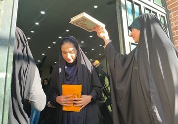 بدرقه کاروان راهیان نور دانش‌آموزان دختر زرقان
