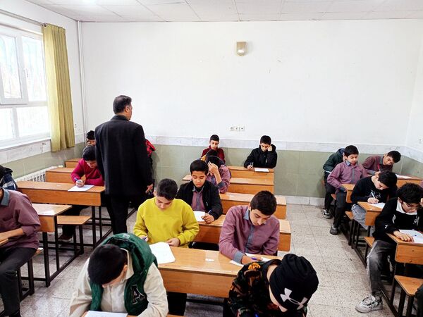 برگزاری امتحانات نوبت اول در دبیرستان میثاق کاشمر